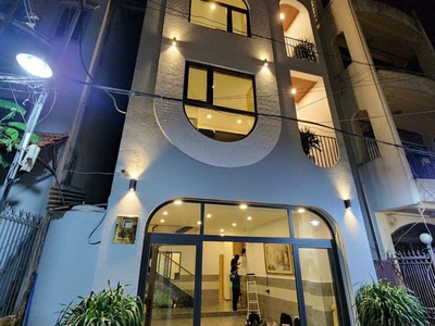 Gia đình chị tôi cần bán nhà đang khai thác CHDV 13 phòng trên đường Trần Quang Diệu quận 3 giá chỉ 0