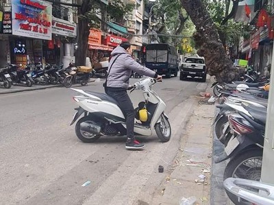 Bán nhà  mặt phố hàng chiếu, 120m, mặt tiền rộng, kinh doanh ngày đêm 0