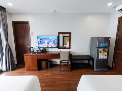 Cần bán khách sạn 40P trung tâm Hòn Gai, Hạ Long 270m2x6t gần biển 2