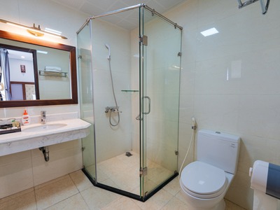 Cần bán khách sạn 40P trung tâm Hòn Gai, Hạ Long 270m2x6t gần biển 4