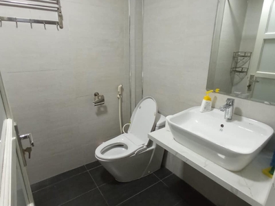 Chính chủ cần bán nhà ngọc thuỵ 70m 5 tầng mt 4m gía 12.5 tỷ 4