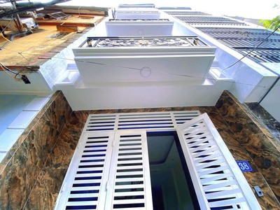 Chính chủ cần bán gấp nhà 5 tầng cầu giấy, do cần tiền bán gấp 0