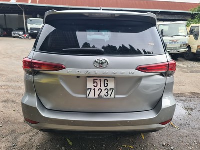 Bán gấp FORTUNER màu bạc biển trắng sài gòn 2