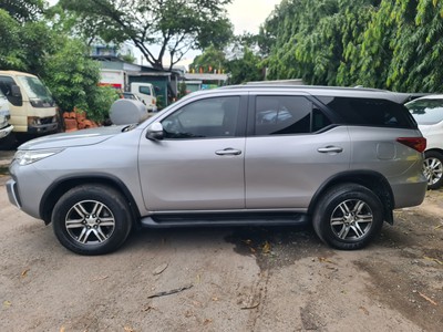 Bán gấp FORTUNER màu bạc biển trắng sài gòn 3