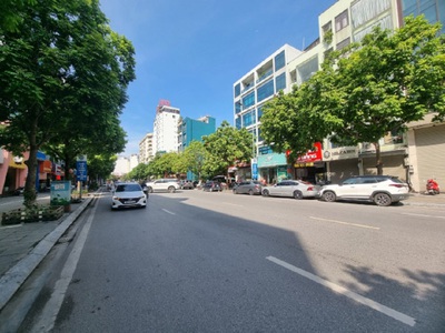 - Giá thuê: 23.5 triệu/ 1 tháng  Cho thuê nhà 2 tầng phố Xuân thủy Thời Trang, Tóc, cửa hàng điện th 0