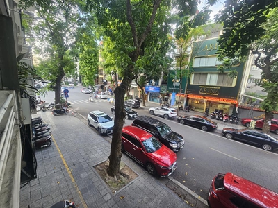 Mặt phố VIP Hoàn Kiếm - Ô Tô kinh doanh 2 chiều vỉa hè, DT 135m2 MT gần 6M. Chỉ 75 tỷ 0