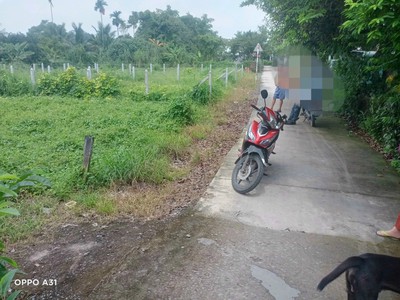 Bà chị cần tiền gấp đóng tiền ngân hàng gửi bán đất full thổ cư SIÊU ĐẸP 107.6m  giá 500tr tại, Xã H 2