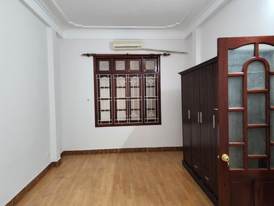 Cho thuê nhà phố trần quốc toản, 35m2 x 5 tầng , giá 17tr 2