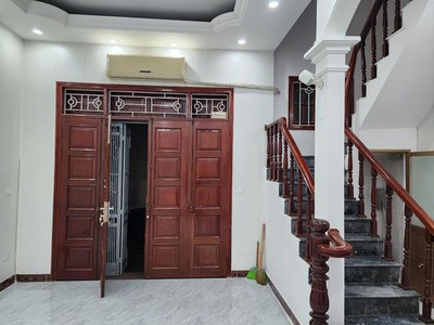Cho thuê nhà phố trần quốc toản, 35m2 x 5 tầng , giá 17tr 0