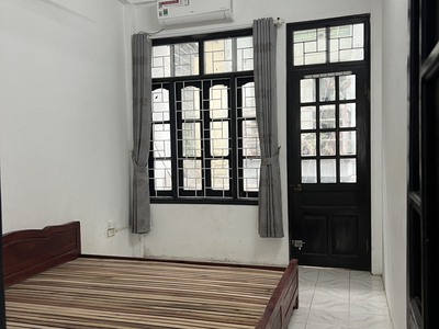 Cho thuê  nhà Nguyên Căn ngõ 491 Đê La Thành  Diện tích :40m2 x 4 tầng 8