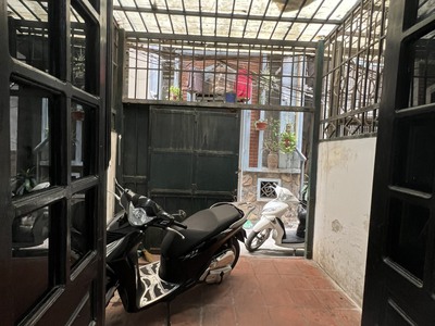 Cho thuê  nhà Nguyên Căn ngõ 491 Đê La Thành  Diện tích :40m2 x 4 tầng 12