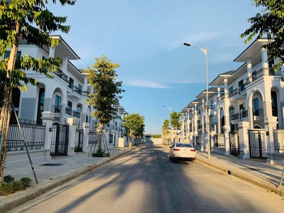 Cắt lỗ căn 240m2 biệt thự song lập - khu hoàng yến 04, dự án vinh heritage 2