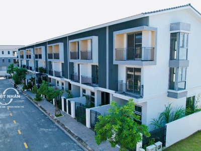 Gía sốc 3,5 tỷ - trước 4,3 tỷ nhà 3 tầng ngay cổng, trục thông ngay cạnh cầu Nguyễn Trãi 1