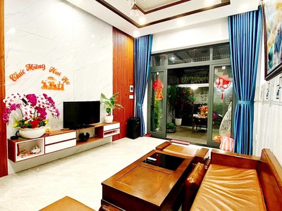 Nhà 3 tầng, dt 105m2, ô tô vào nhà, cạnh vincom ngô quyền, đn, giá chỉ 4,x tỷ 1