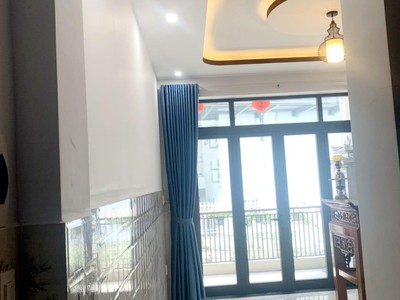 Nhà 3 tầng, dt 105m2, ô tô vào nhà, cạnh vincom ngô quyền, đn, giá chỉ 4,x tỷ 4