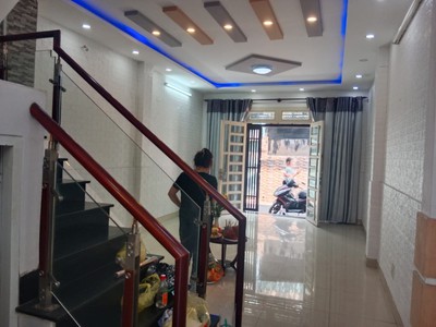 Cho thuê nhà chu văn an, 4 tầng, 3 phòng ngủ nhà mới 12trieu 1