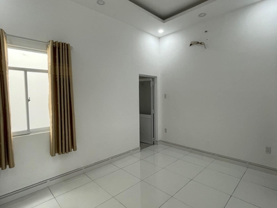 Cho thuê nhà 932 cách mạng thansg8, hẻm xe hơi, 4 phòng chỉ 17 triệu 3