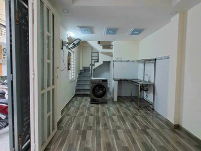 Cho thuê nhà nguyên căn 2pn,3wc, 1 trệt,  2 lầu, giá 6 triệu/tháng 1