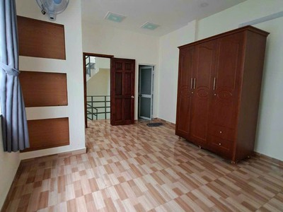 Cho thuê nhà nguyên căn 2pn,3wc, 1 trệt,  2 lầu, giá 6 triệu/tháng 3
