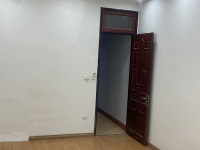 Tìm người thuê  nhà trần đại nghĩa, ngõ ô tô thông, 14 tr/tháng. 2