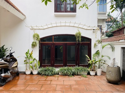 Biệt thự tô ngọc vân, tây hồ, lô góc, 200m2 x 4 tầng, mt 15m. hạ chào 12,1 tỷ. giá mới 65.9 tỷ. 2