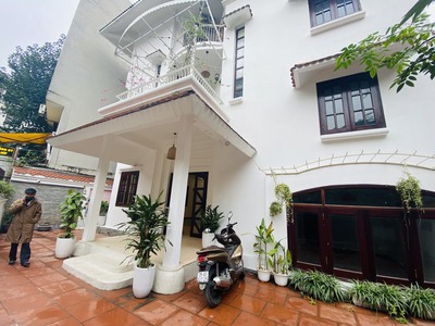 Biệt thự tô ngọc vân, tây hồ, lô góc, 200m2 x 4 tầng, mt 15m. hạ chào 12,1 tỷ. giá mới 65.9 tỷ. 0