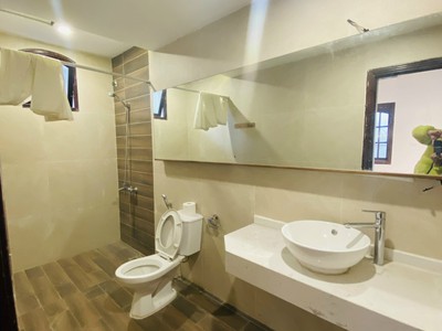 Biệt thự tô ngọc vân, tây hồ, lô góc, 200m2 x 4 tầng, mt 15m. hạ chào 12,1 tỷ. giá mới 65.9 tỷ. 4