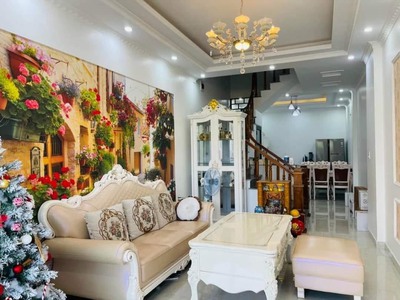 Muốn tìm chuyên gia nước ngoài cho thuê: vị trí: trung tâm gần phố Tây Văn Cao, 0