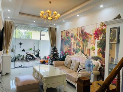 Muốn tìm chuyên gia nước ngoài cho thuê: vị trí: trung tâm gần phố Tây Văn Cao, 1