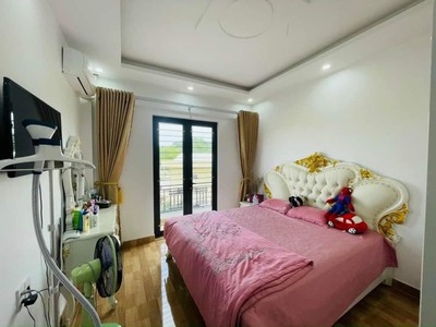 Muốn tìm chuyên gia nước ngoài cho thuê: vị trí: trung tâm gần phố Tây Văn Cao, 2