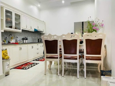 Muốn tìm chuyên gia nước ngoài cho thuê: vị trí: trung tâm gần phố Tây Văn Cao, 3