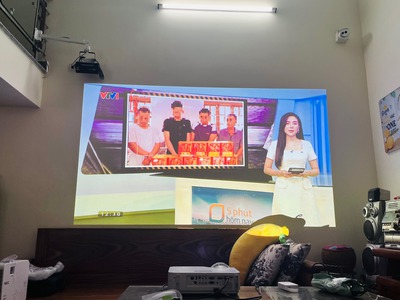 Máy chiếu Nec thay thế tivi 2