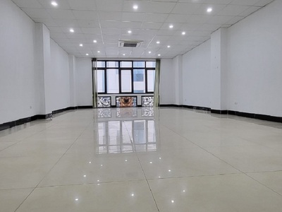 Cho thuê văn phòng 130m2 thông sàn ở Lạc long quân đẹp đúng như ảnh 1