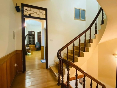13 Tỷ Nhà mặt Hồ Hoàng Cầu 45M2 5 Tầng MT 3.5M   1 Mặt phố va 1 mặt ngõ 3