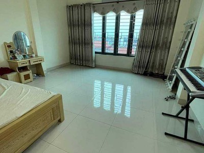 Chính chủ cần cho thuê nhà 5 tầng yên kiện - ngọc hồi, 80m2, giá 10 triệu, làm văn phòng, kinh 0