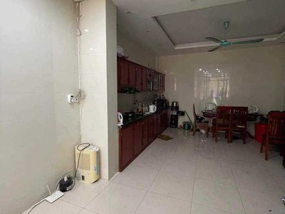Chính chủ cần cho thuê nhà 5 tầng yên kiện - ngọc hồi, 80m2, giá 10 triệu, làm văn phòng, kinh 1