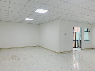 Cho thuê 03 sàn văn phòng 250 m2 ngay đường Võ Văn Tần, quân 3 4
