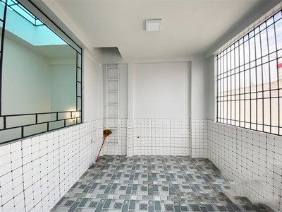 Nhà 4 tầng - Lô góc, Xây mới cách mặt đường chỉ 30m phố Chợ Con 4