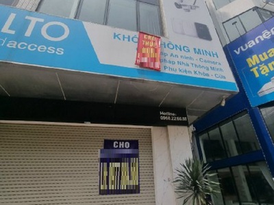 Cho thuê mặt phố Hoàng quốc việt 5,5 tầng mới, vỉ hè rộng, SPA, Showroom, tóc 4