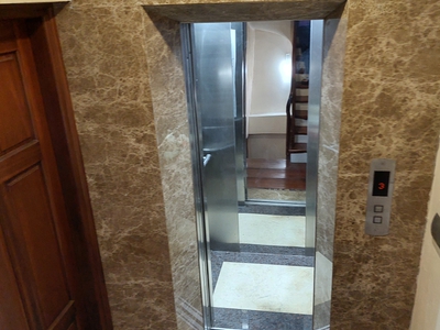 Nhà chia lô có thang máy tại ngõ 125 Nguyễn Ngọc Vũ 0