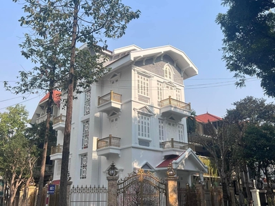 Siêu biệt thự khu đô thị trung yên, lô góc 4 mặt thoáng, vip 280m2 4t mt50m 85 tỷ. 4