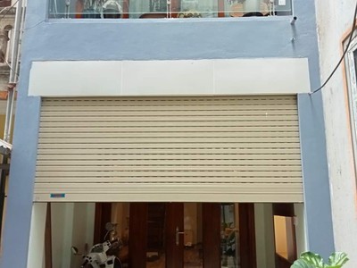 Bán gấp nhà đường âu cơ 5 tầng 49m2 ô tô cách 10m, tặng nội thất xịn 5 tỷ hơn 0