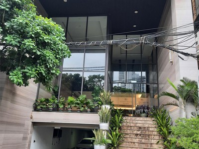 Bán tòa apartment siêu đẹp  nguyễn ngọc vũ 142m x8t, 30 căn hộ, dòng tiền 3 tỷ/năm, giá 28 tỷ 4