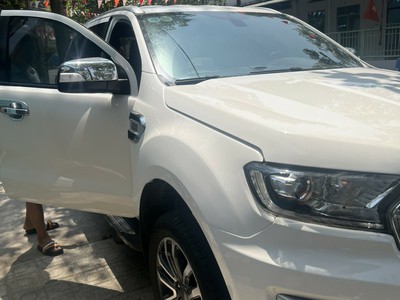 Chính Chủ Cần Bán Xe Ford Everest 2018 3