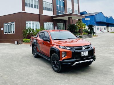 Cần bán xe Bán tải số tự động , máy dầu 1