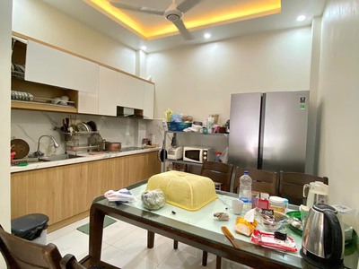 Gấp   Bán Nhà Phố Nguyễn Văn Cừ, Bồ Đề, 35m2, 5 Tầng, Phân Lô, Ô Tô, Nhỉnh 4 Tỷ 2