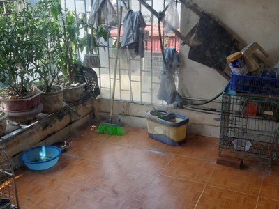 Cho thuê căn hộ tầng 4, 70m2, 2 PN, 1WC, khu tập thể Quân Đội, ngõ 558 Nguyễn Văn Cừ 5