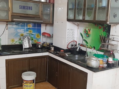 Cho thuê căn hộ tầng 4, 70m2, 2 PN, 1WC, khu tập thể Quân Đội, ngõ 558 Nguyễn Văn Cừ 0
