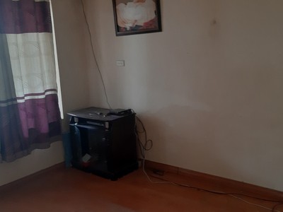 Cho thuê căn hộ tầng 4, 70m2, 2 PN, 1WC, khu tập thể Quân Đội, ngõ 558 Nguyễn Văn Cừ 3