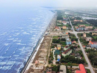 Do thiếu vốn để kinh doanh khách sạn tôi muốn bán gấp 2 lô đất sổ đỏ mặt biển. Giá bán nhanh rất rẻ 1